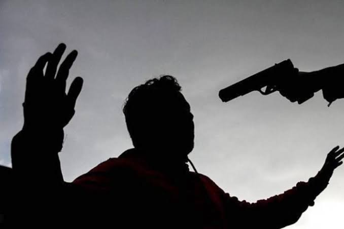 Inseguridad en Lanús: dos motochorros armados volvieron a atacar en Remedios de Escalada y siguen&nbsp;prófugos