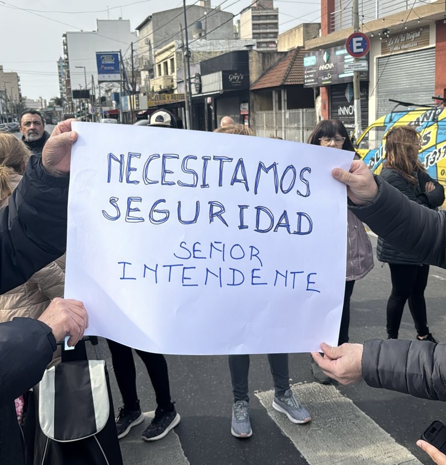 “Lanús es tierra de nadie”: vecinos de Remedios de Escalada denuncian robos reiterados y aseguran que “así no se puede&nbsp;vivir”